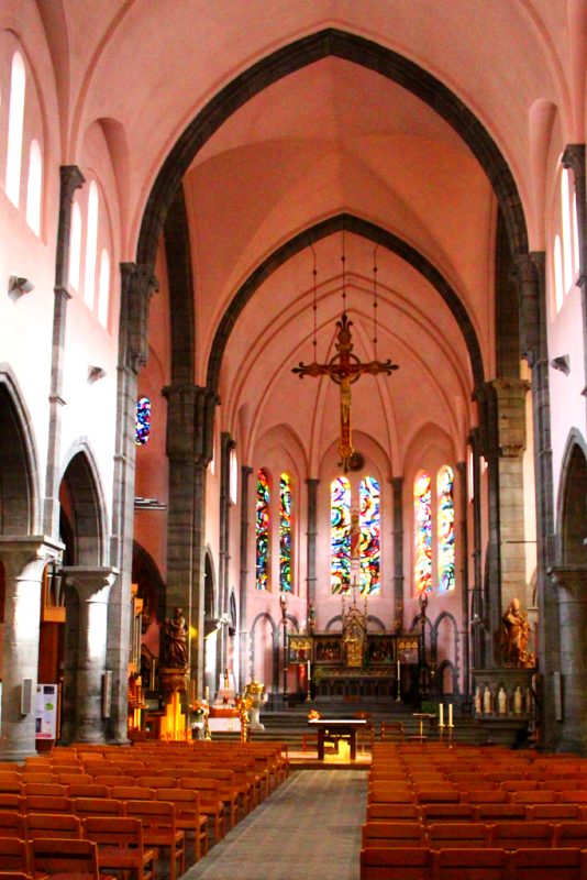 Interieur Sint-Niklaaskerk La Roche-en-Ardenne stadswandeling